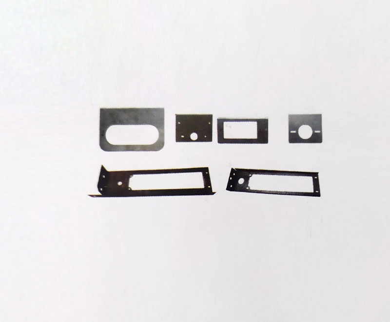 边灯架、尾灯架